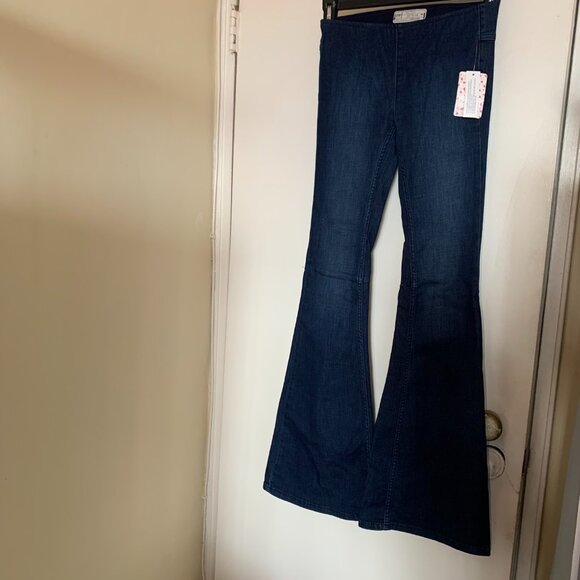 FREE PEOPLE PENNY PULL-ON FLARE JEANS DENIM BLUE  SIZE.24R  NWT - Picture 7 of 16